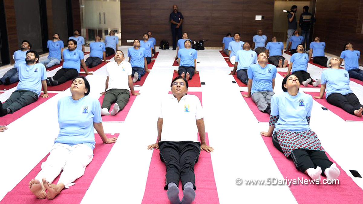 Dr. Mansukh Mandaviya, Shobha Karandlaje, Bharatiya Janata Party, BJP, 10th International Yoga Day, International Yoga Day, Yoga Day