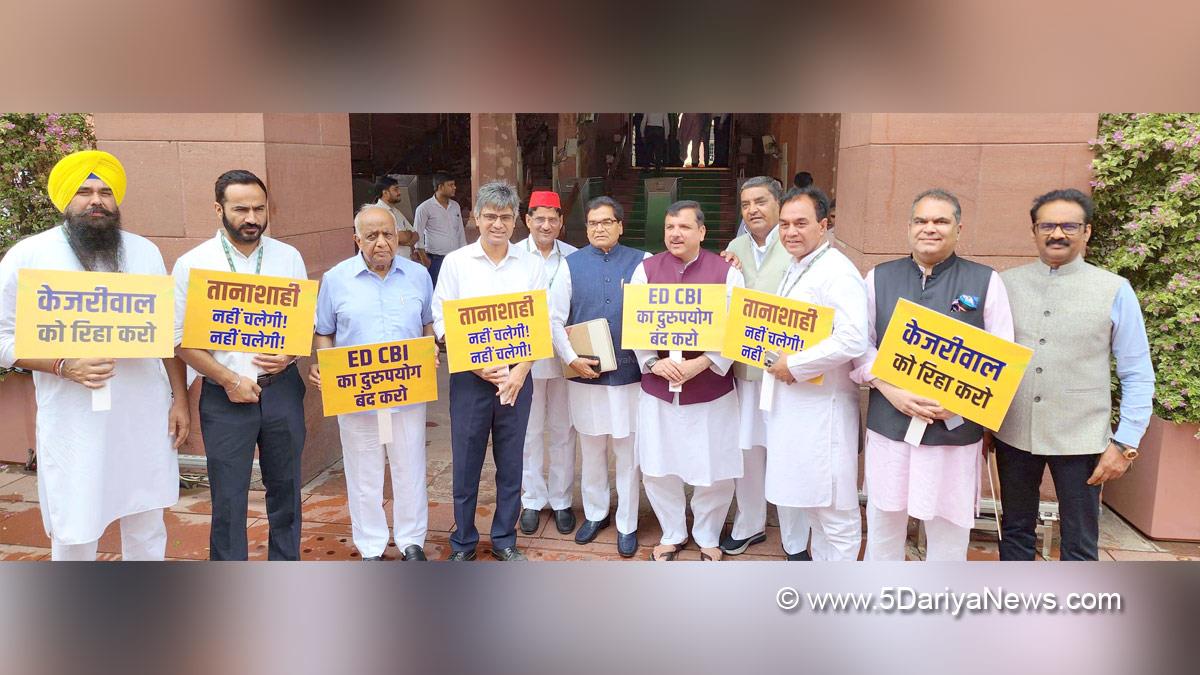 Sanjay Singh, AAP, Aam Aadmi Party, Aam Aadmi Party Punjab, AAP Punjab, Malvinder Singh Kang, Gurmeet Singh Meet Hayer, Raj Kumar Chabbewal, Sanjeev Arora, Protest