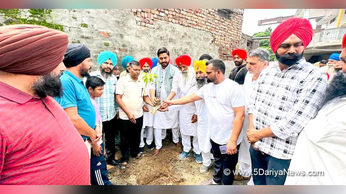 Shery Kalsi, Amansher Singh Shery Kalsi, Shery Kalsi, Batala, AAP, Aam Aadmi Party, Aam Aadmi Party Punjab, AAP Punjab, Tree Plantation, Forest Plantation, Plantation forestry, Tree Planting, Tree Plantation Drive, Plants Sapling, Tree Plantation Drive 2024