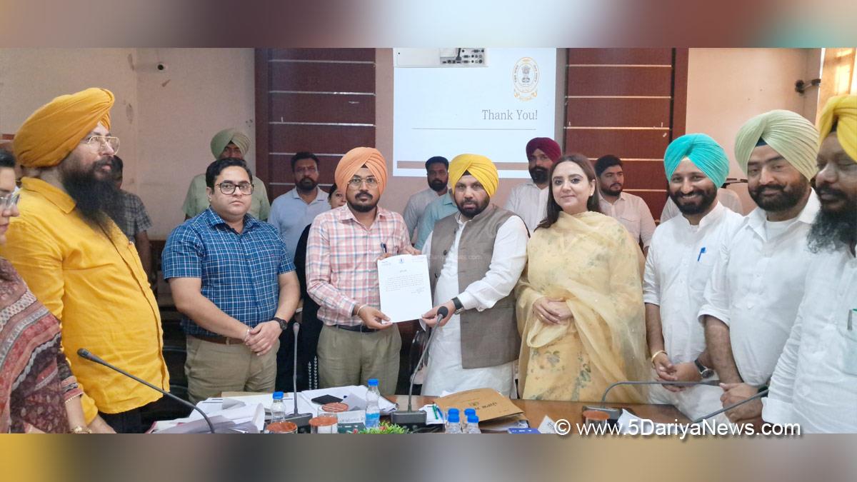 Harbhajan Singh ETO, AAP, Aam Aadmi Party, Aam Aadmi Party Punjab, AAP Punjab, Government of Punjab, Punjab Government, Vishesh Sarangal, DC Moga, Deputy Commissioner Moga, Moga