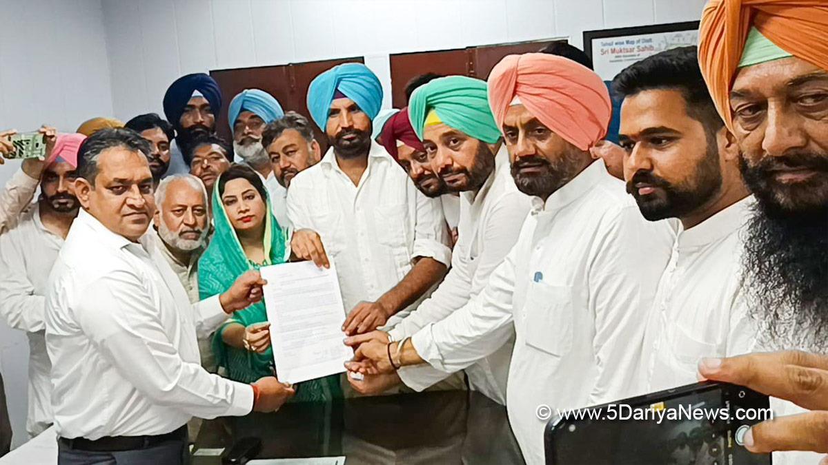 PPCC Chief Hands Over Memorandum To Muktsar Dc Requesting Reversal Of Price Hike Of Petrol, Diesel, And Electricity In Punjab Punjab Congress Organize Statewide Protests Against Aap’s Decision To Hike Price Of Petrol, Diesel, And Electricity In Punjab  Chandigarh  Amarinder Singh Raja Warring, the President of the Punjab Pradesh Congress Committee and Member of Parliament from Ludhiana, led a powerful and peaceful protest today at Sri Muktsar Sahib against the Aam Aadmi Party government