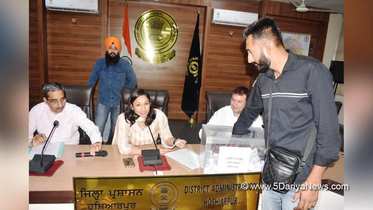 Komal Mittal, DC Hoshiarpur, Deputy Commissioner Hoshiarpur, Hoshiarpur