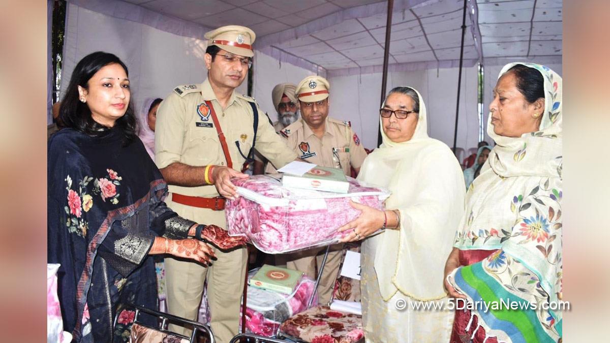 Komal Mittal, DC Hoshiarpur, Deputy Commissioner Hoshiarpur, Hoshiarpur, 65th Police Commemoration Day, Police Commemoration Day, National Police Commemoration Day, Police, Punjab Police, Hoshiarpur