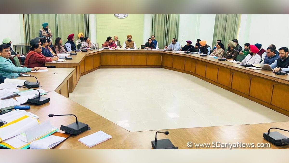 Gurjeet Singh Aujla,Gurjit Singh Aujla,Punjab,Congress,Punjab Congress,Jeevan Jyot Kaur,AAP,Aam Aadmi Party,Aam Aadmi Party Punjab,AAP Punjab,Sakshi Sawhney,DC Amritsar,Amritsar,Deputy Commissioner Amritsar  