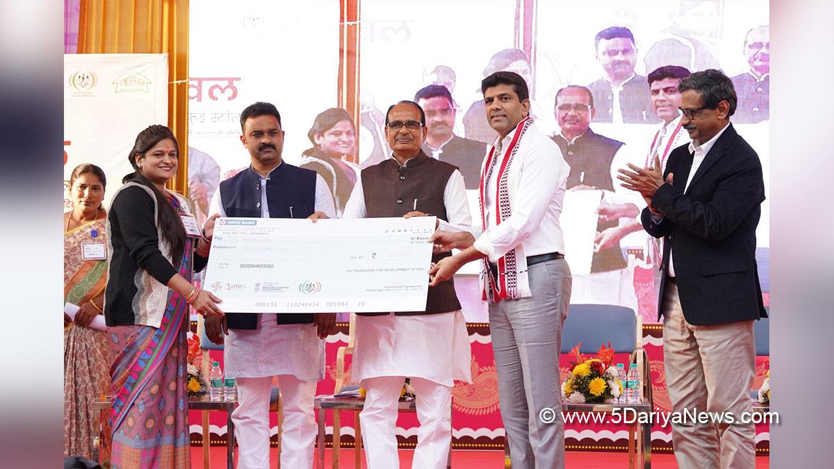Shivraj Singh Chouhan, Shivraj Chauhan, BJP, Bharatiya Janata Party, Saras Food Festival, Connaught Place