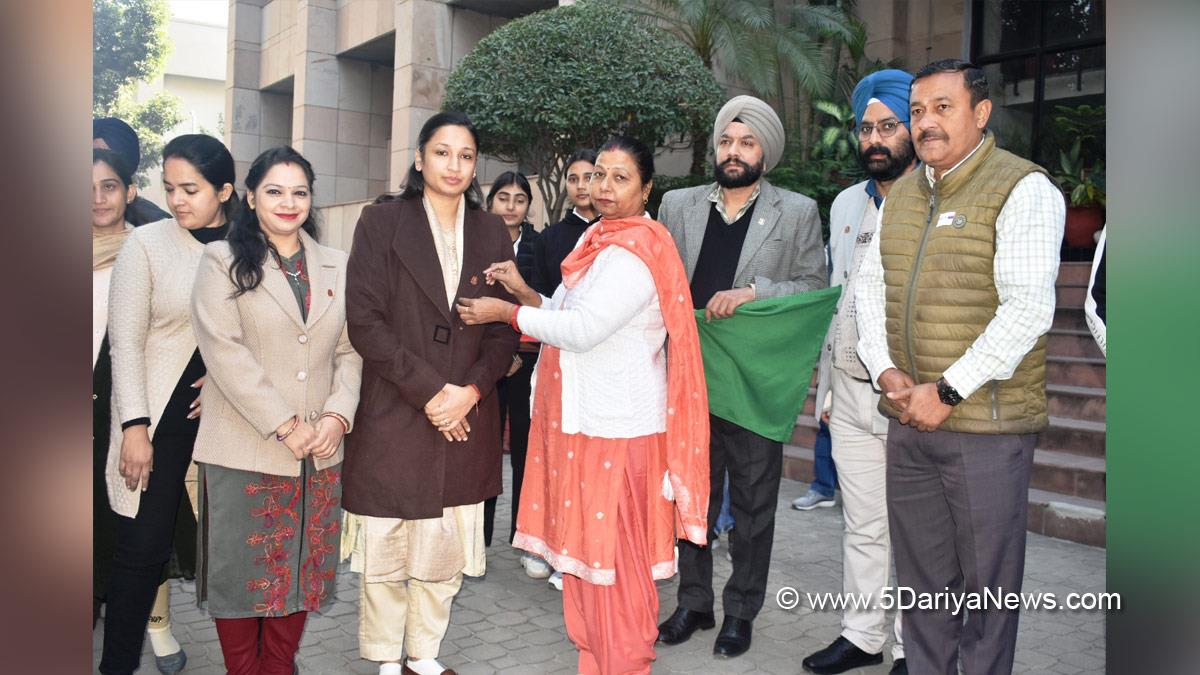 Komal Mittal, DC Hoshiarpur, Deputy Commissioner Hoshiarpur, Hoshiarpur, Armed Forces Flag Day