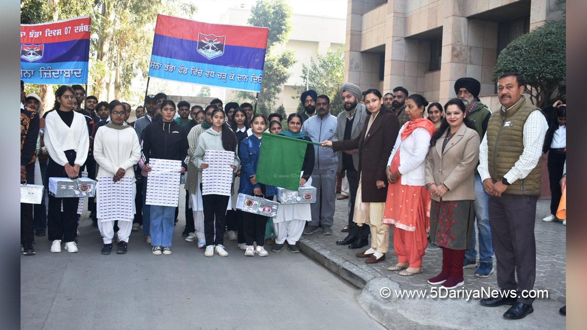 Komal Mittal, DC Hoshiarpur, Deputy Commissioner Hoshiarpur, Hoshiarpur, Armed Forces Flag Day