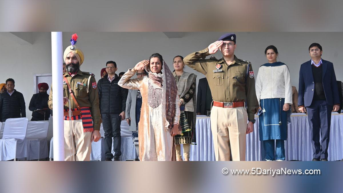 Aashika Jain, DC Mohali, Deputy Commissioner Mohali, S.A.S. Nagar, S.A.S. Nagar Mohali, Mohali, Sahibzada Ajit Singh Nagar, SSP Deepak Pareek, Republic Day, Republic Day 2025,76th Republic Day,Republic Day 2025,Republic Day of India,Republic Day Parade 2025