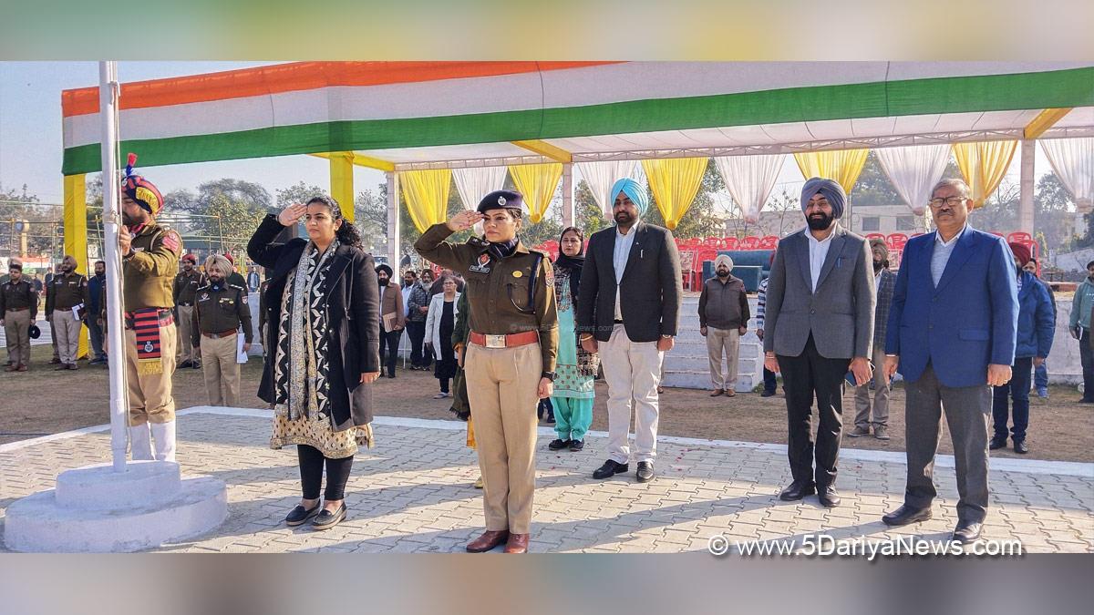 Deepshikha Sharma, DC Ferozepur, Deputy Commissioner Ferozepur, Ferozepur, Republic Day, Republic Day 2025,76th Republic Day,Republic Day 2025,Republic Day of India,Republic Day Parade 2025
