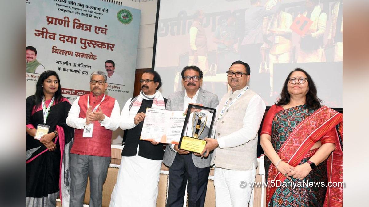 SP Singh Baghel, Professor SP Singh Baghel, BJP, Bharatiya Janata Party, George Kurian, Chandramani Cow , Manohar Gaushala , Chhattisgarh , Gaumata, Dr. Akhil Jain, Padma Dakalia, Manohar Gaushala Khairagarh, Prani Mitra Award