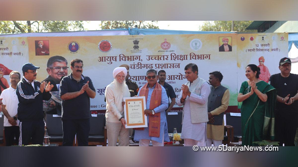 Gulab Chand Kataria, Governor of Punjab, Punjab Governor, Punjab Raj Bhavan, Surya Namaskar, Surya Namaskar Event, Surya Namaskar Event 2025, Yoga, Yoga Event, Haryana Yog Aayog