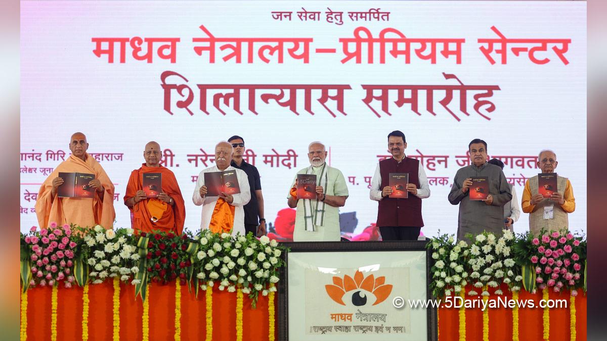 Narendra Modi, Modi, BJP, Bharatiya Janata Party, Prime Minister of India, Prime Minister, Narendra Damodardas Modi, Nagpur, Maharashtra, Nitin Gadkari, Nitin Jairam Gadkari, Devendra Fadanvis, Chief Minister Of Maharashtra, Dr Mohan Bhagwat, Swami Govind Devgiri Maharaj, Swami Avdheshanand Giri Maharaj, Dr Avinash Chandra Agnihotri