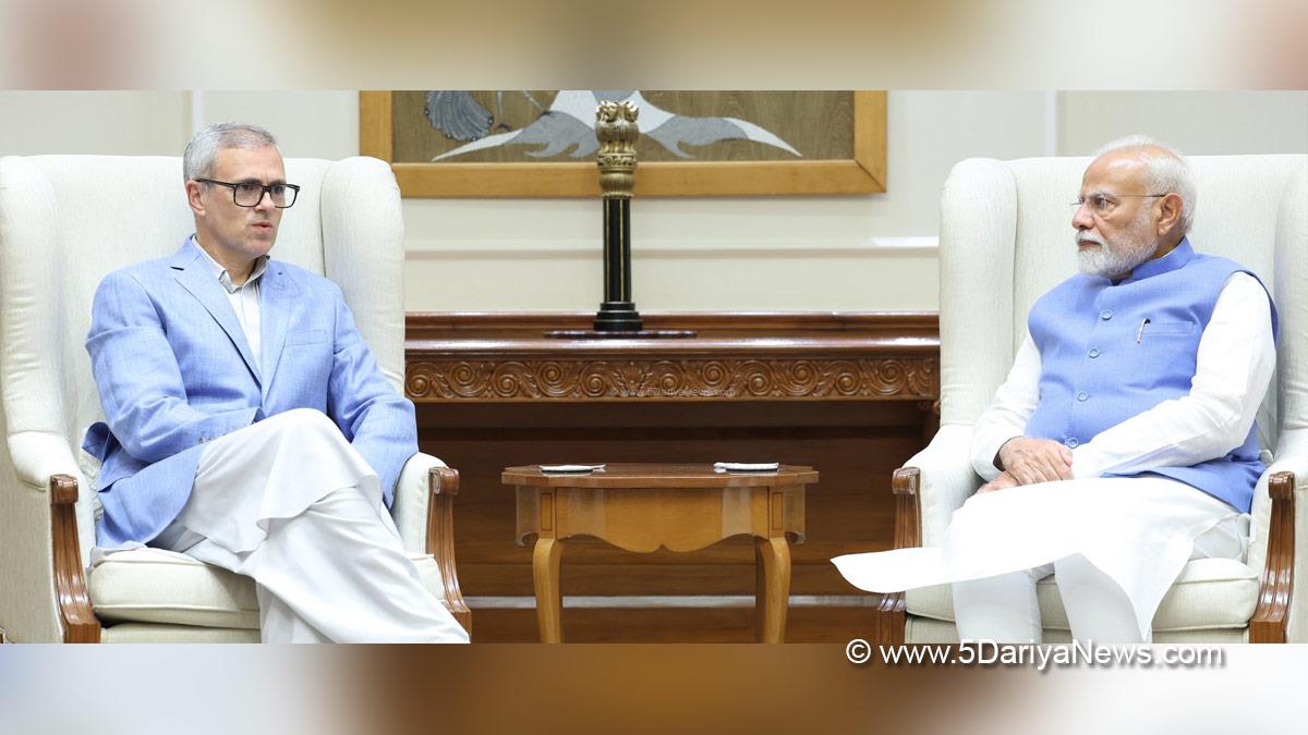 Narendra Modi, Modi, BJP, Bharatiya Janata Party, Prime Minister of India, Prime Minister, Narendra Damodardas Modi, Omar Abdullah, Chief Minister of JK, Jammu and Kashmir National Conference, National Conference, Srinagar, Kashmir, Jammu And Kashmir, Jammu
