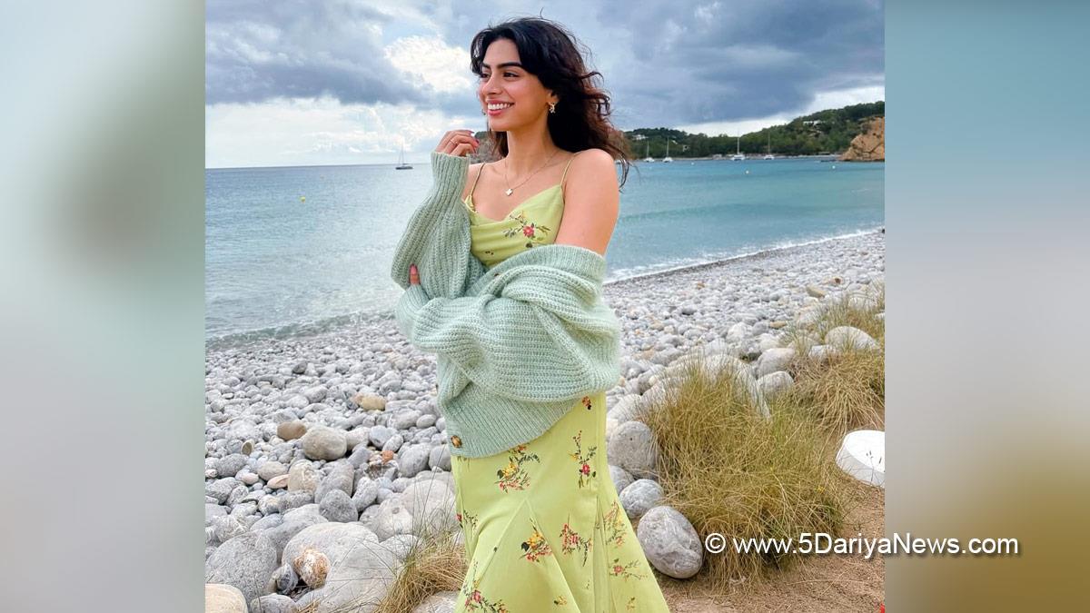 Janhvi Kapoor, Bollywood, Entertainment, Mumbai, Actress, Cinema, Hindi Films, Movie, Mumbai News, Heroine