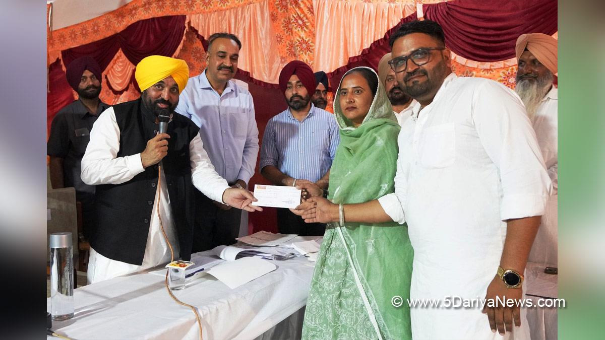 Bhagwant Mann, Bhagwant Singh Mann, AAP, Aam Aadmi Party, Aam Aadmi Party Punjab, AAP Punjab, Government of Punjab, Punjab Government, Punjab, Chief Minister Of Punjab, Sandeep Rishi, DC Sangrur, Deputy Commissioner Sangrur, Sangrur   