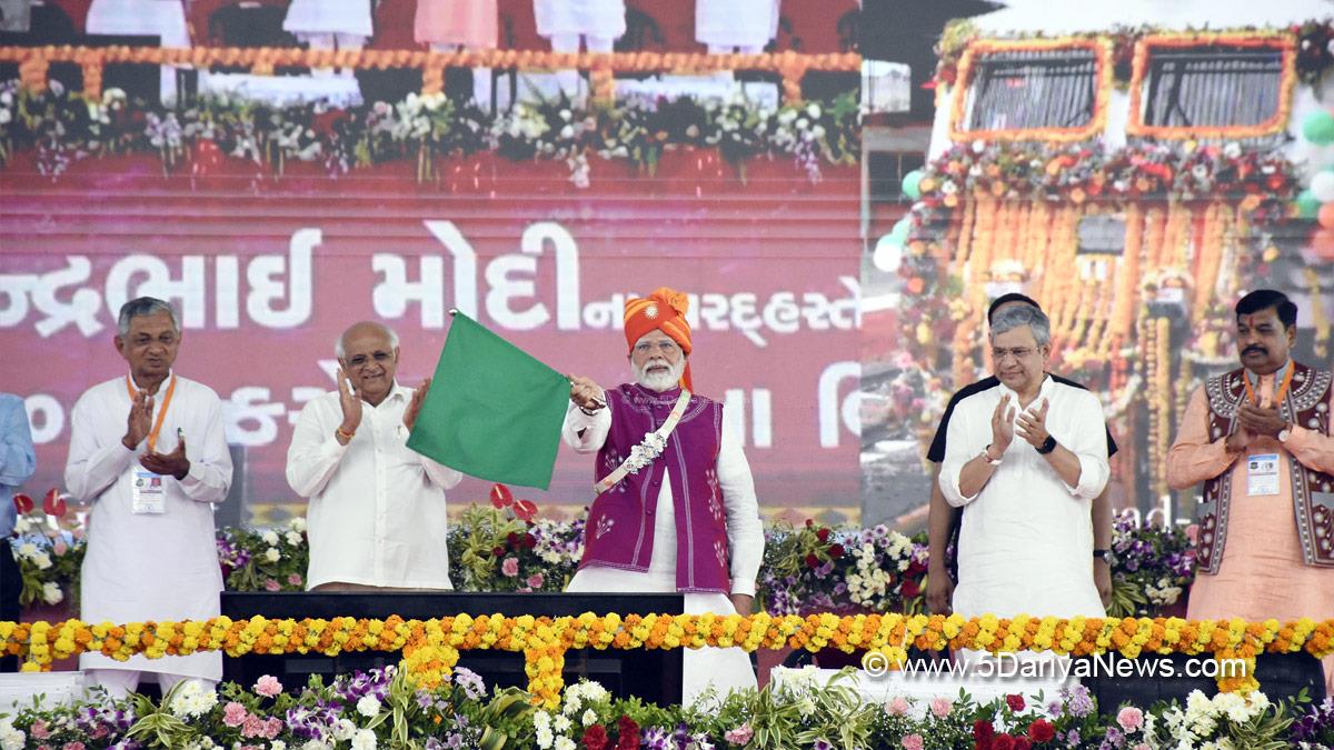 Narendra Modi, Modi, BJP, Bharatiya Janata Party, Prime Minister of India, Prime Minister, Narendra Modi Vadodara, Narendra Modi Vadodara Gujarat, Sindoor Samman Yatra, Loco Manufacturing Shop Rolling Stock Workshop