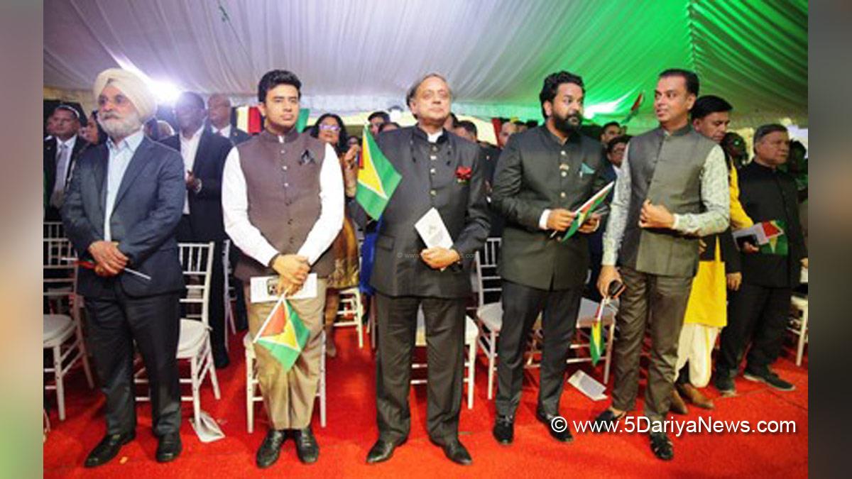 Shashi Tharoor, Indian National Congress, Congress, All India Congress Committee