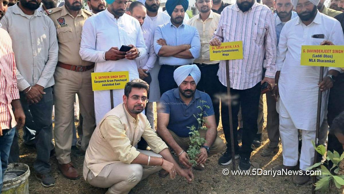 Devinderjeet Singh Laddi Dhose, Dharamkot, AAP, Aam Aadmi Party, Aam Aadmi Party Punjab, AAP Punjab, Sagar Setia, DC Moga, Deputy Commissioner Moga, Moga, Tree Plantation, Forest Plantation, Plantation forestry, Tree Planting, Tree Plantation Drive, Plants Sapling, World Environment Day