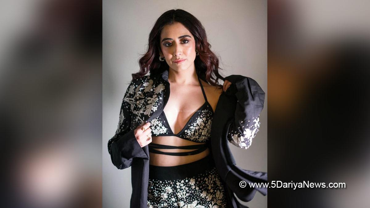 Jonita Gandhi, Beparwai, Music, Entertainment, Mumbai, Singar, Song, Mumbai News