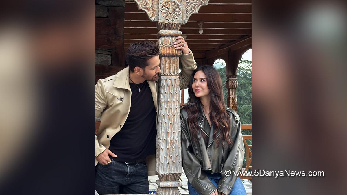 Sonam Bajwa, Pollywood, Entertainment, Actress, Cinema, Punjabi Films, Movie, Harshvardhan Rane, Ek Deewane Ki Deewaniyat, Bollywood
