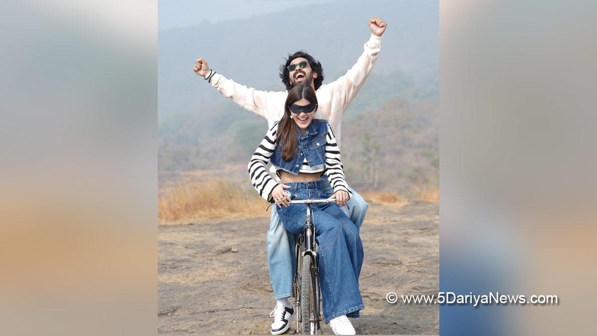Bollywood, Vikrant Massey, Shanaya Kapoor, Aankhon Ki Gustaakhiyan, Vikrant Massey Shanaya Kapoor, Aankhon Ki Gustaakhiyan Teaser, Vikrant Massey New Film, Shanaya Kapoor Debut Film, Aankhon Ki Gustaakhiyan Release Date