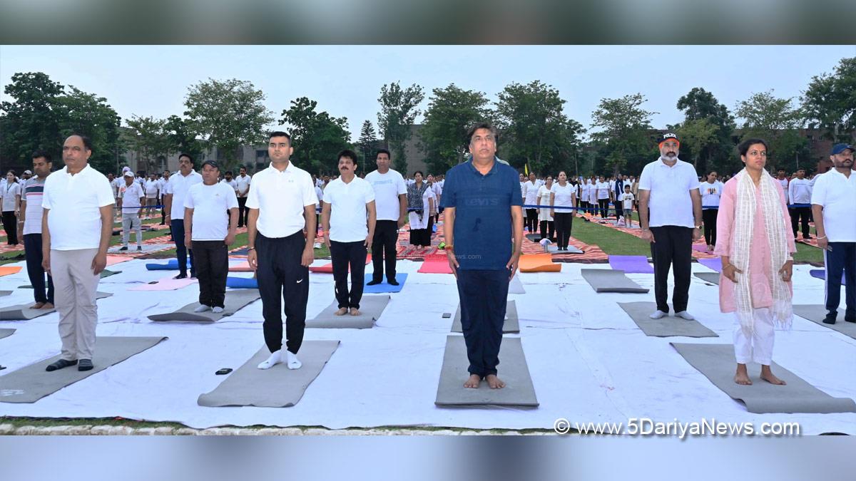 Bram Shanker Jimpa, AAP, Aam Aadmi Party, Aam Aadmi Party Punjab, AAP Punjab, Hoshiarpur, Aashika Jain, DC Hoshiarpur, Deputy Commissioner Hoshiarpur, Hoshiarpur,11th International Yoga Day, CM di Yogshala 
