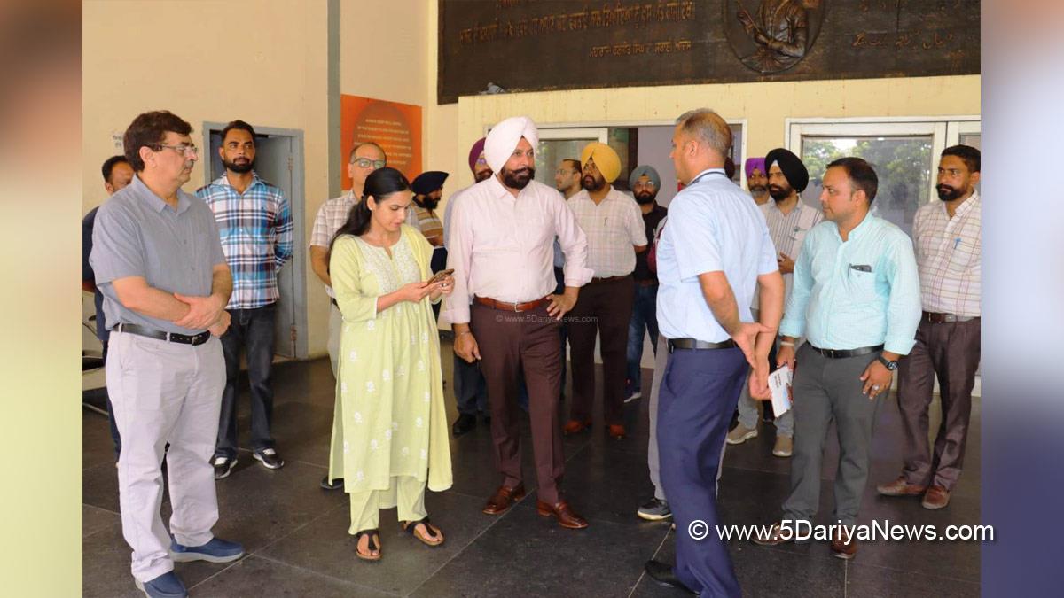 Karamjit Singh Rintu, Chairman Improvement Trust Amritsar, Amritsar, AAP, Aam Aadmi Party, Aam Aadmi Party Punjab, AAP Punjab, Sakshi Sawhney, DC Amritsar, Amritsar, Deputy Commissioner Amritsar
