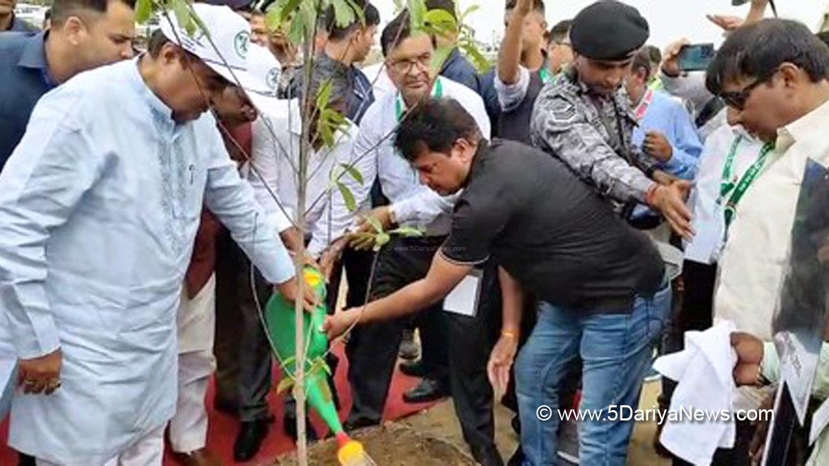Nitin Gadkari, Nitin Jairam Gadkari, BJP, Bharatiya Janata Party, Union Minister of Road Transport Highways, Tree Plantation, Forest Plantation, Plantation forestry, Tree Planting, Tree Plantation Drive, Plants Sapling, Ek Ped Maa Ke Naam