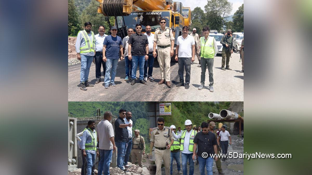Vikas Kundal, Poonch, Deputy Commissioner Poonch, Kashmir, Jammu And Kashmir, Jammu, District Administration Poonch, Senior Superintendent of Police, SSP, Shafkat Bhat