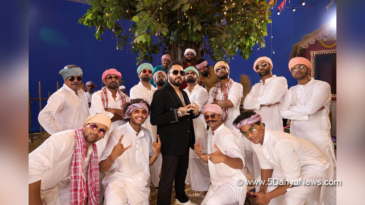 Mika Singh, Music, Entertainment, Mumbai, Singar, Song, Mumbai News, Rannvijay Singha, Chhoriyan Chali Gaon