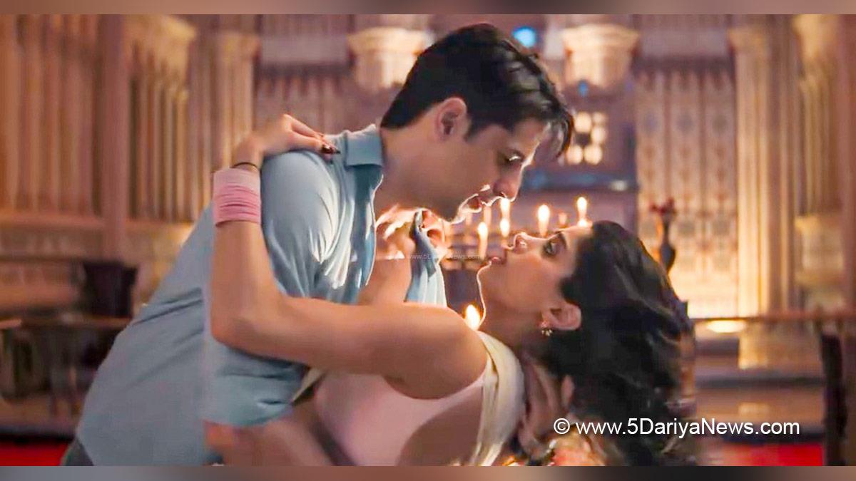 Sidharth Malhotra, Bollywood, Entertainment, Mumbai, Actor, Actress, Cinema, Hindi Films, Movie, Mumbai News, Janhvi Kapoor, Param Sundari, Param Sundari Trailer