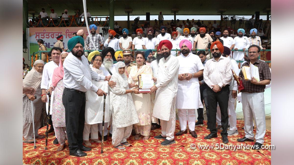 Dr Sona Thind, DC Fatehgarh Sahib, Fatehgarh Sahib, Deputy Commissioner Fatehgarh Sahib, Lakhbir Singh Rai, AAP, Aam Aadmi Party, Aam Aadmi Party Punjab, AAP Punjab, Independence Day, Independence Day 2025, 79th Independence Day