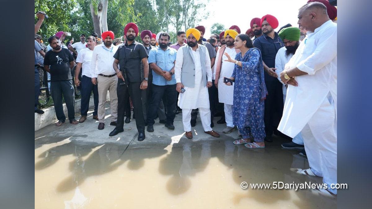 Bhagwant Mann, Bhagwant Singh Mann, AAP, Aam Aadmi Party, Aam Aadmi Party Punjab, AAP Punjab, Government of Punjab, Punjab Government, Punjab, Chief Minister Of Punjab, Harbhajan Singh ETO, Sakshi Sawhney, DC Amritsar, Amritsar, Deputy Commissioner Amritsar