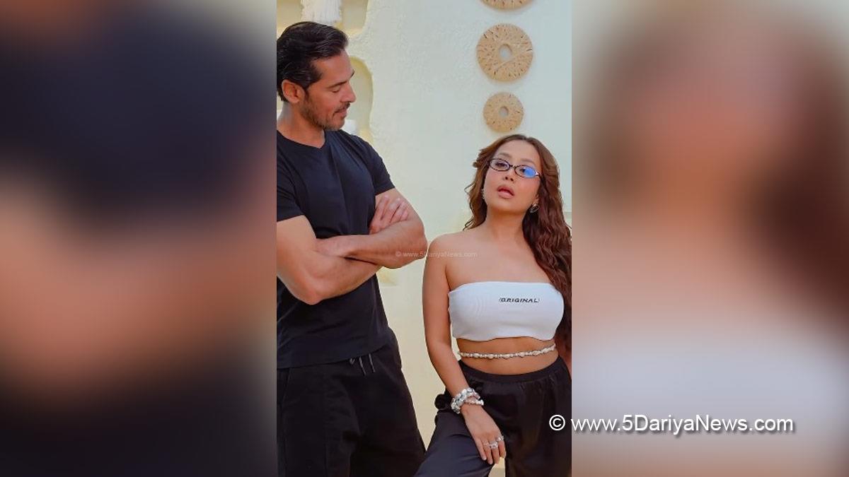 Neha Kakkar, Music, Entertainment, Mumbai, Singar, Song, Mumbai News, Dino Morea