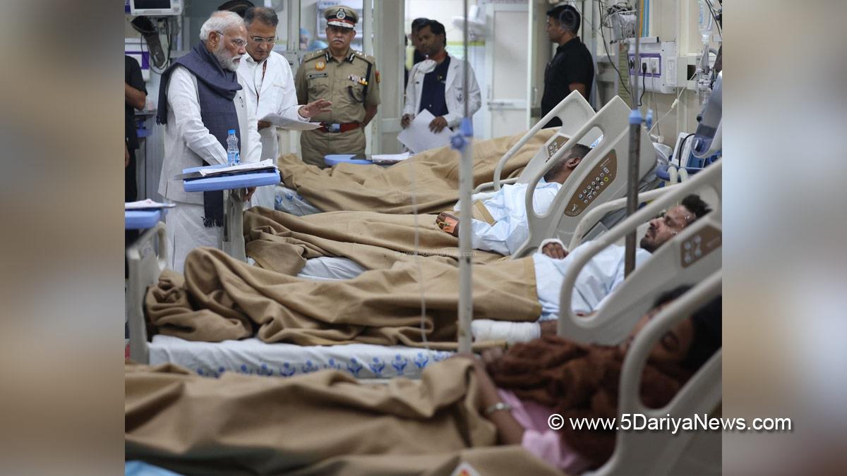 Narendra Modi, Modi, BJP, Bharatiya Janata Party, Prime Minister of India, Prime Minister, Narendra Damodardas Modi, LNJP Hospital, Delhi Blast, Delhi Car Blast