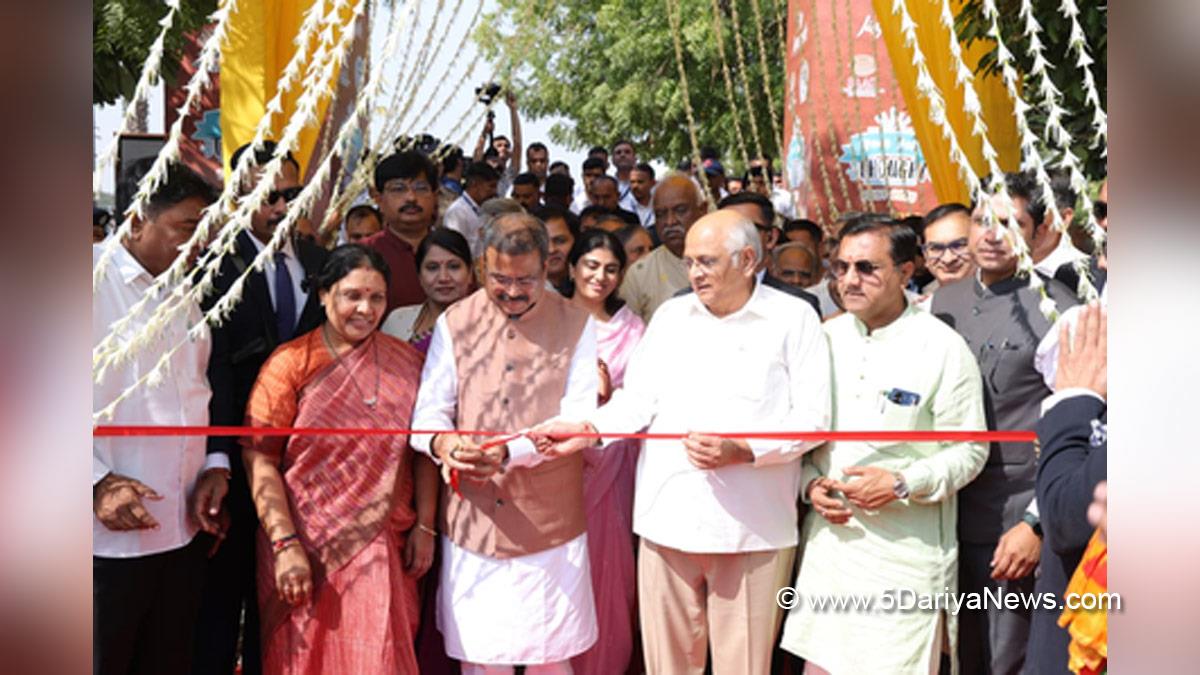 Bhupendra Patel, Bhupendrabhai Rajnikantbhai Patel, Chief Minister of Gujarat, BJP, Bharatiya Janata Party, Gandhinagar, Gujarat, Dharmendra Pradhan, Dharmendra Debendra Pradhan