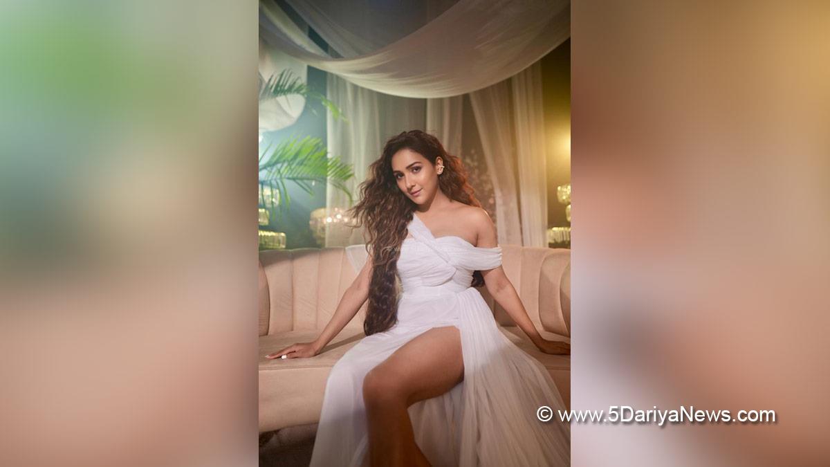 Neeti Mohan, Music, Entertainment, Mumbai, Singer, Song, Mumbai News