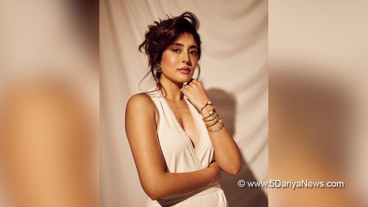 Kritika Kamra, Bollywood, Entertainment, Mumbai, Actress, Cinema, Hindi Films, Movie, Mumbai News, Heroine