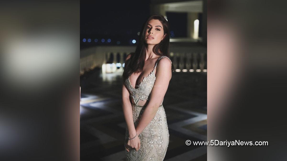 Bollywood, Entertainment, Mumbai, Actress, Cinema, Hindi Films, Movie, Mumbai News, Heroine, Elnaaz Norouzi