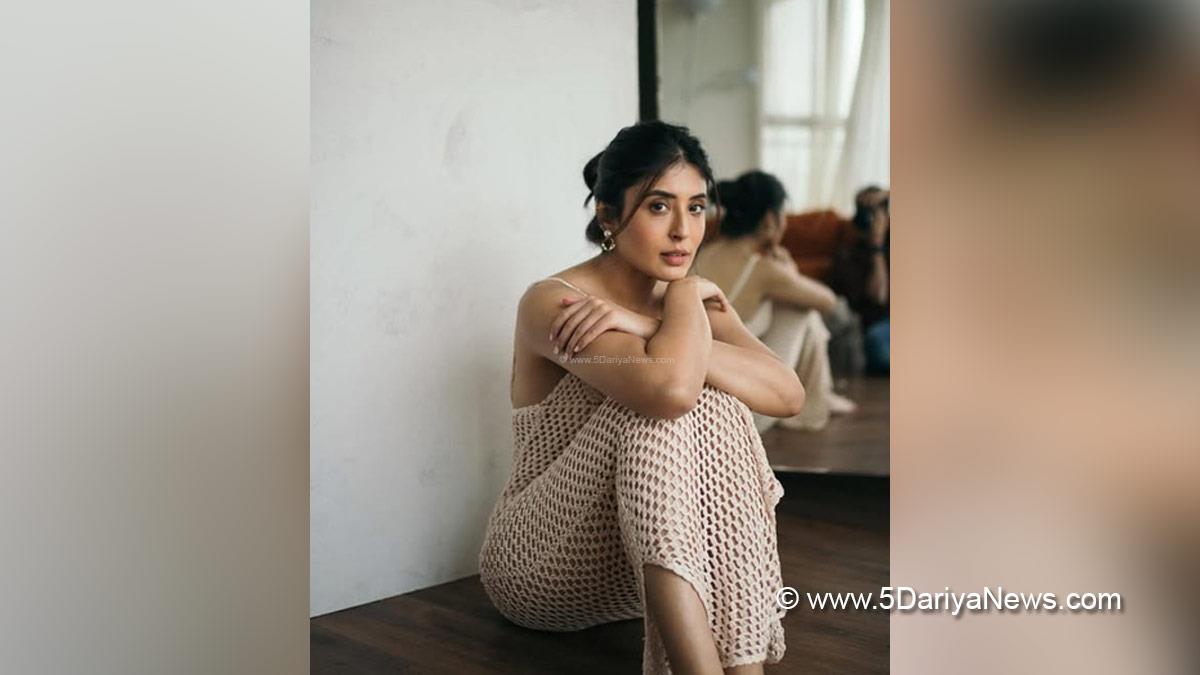 Kritika Kamra, Bollywood, Entertainment, Mumbai, Actress, Cinema, Hindi Films, Movie, Mumbai News, Heroine