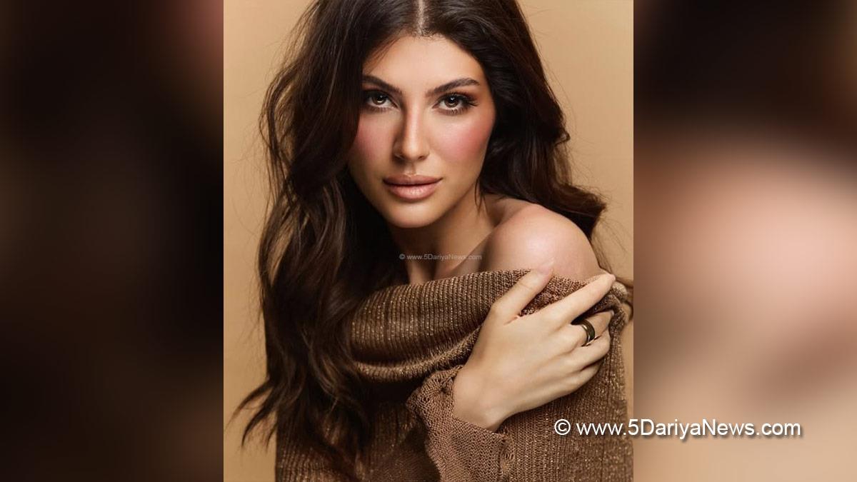 Bollywood, Entertainment, Mumbai, Actress, Cinema, Hindi Films, Movie, Mumbai News, Heroine, Elnaaz Norouzi