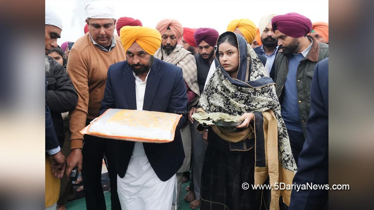 Bhagwant Mann, Bhagwant Singh Mann, AAP, Aam Aadmi Party, Aam Aadmi Party Punjab, AAP Punjab, Government of Punjab, Punjab Government, Punjab, Chief Minister Of Punjab, Dr Gurpreet Kaur, Fatehgarh Sahib