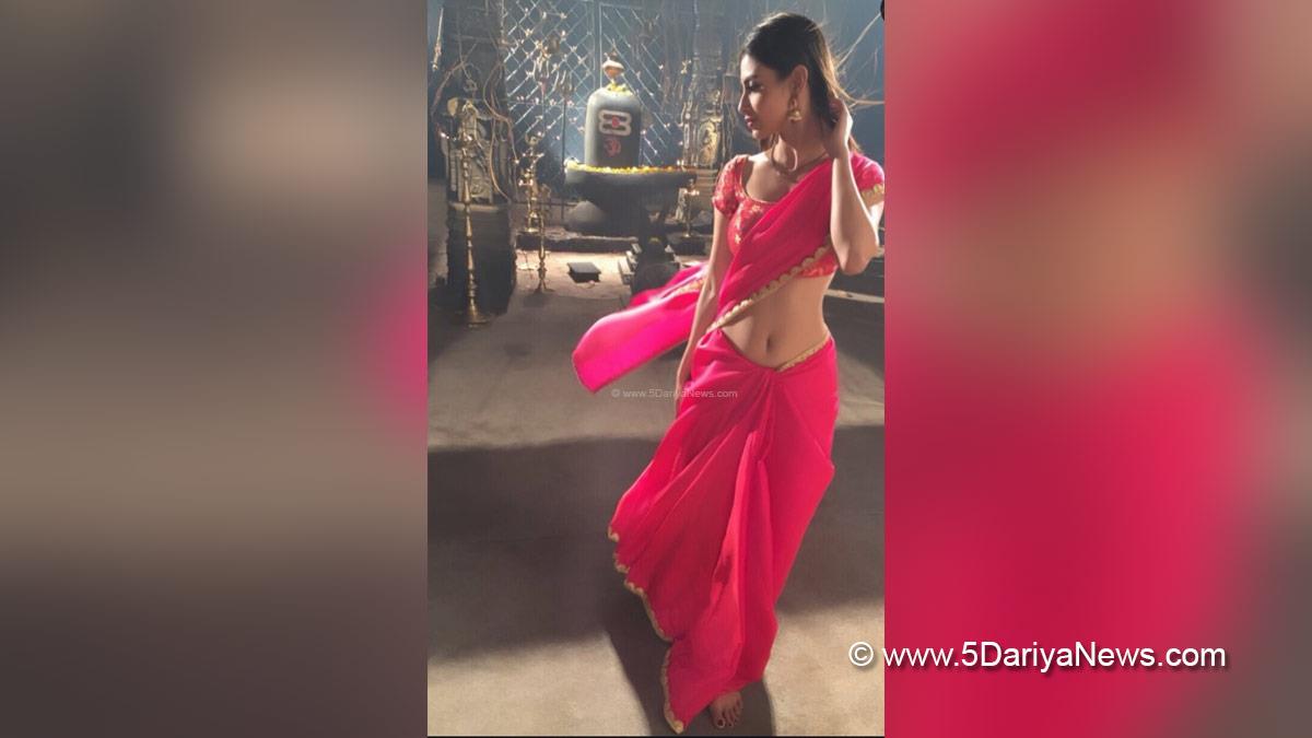 Bollywood, Entertainment, Mumbai, Actress, Cinema, Hindi Films, Movie, Mumbai News, Heroine, Mouni Roy
