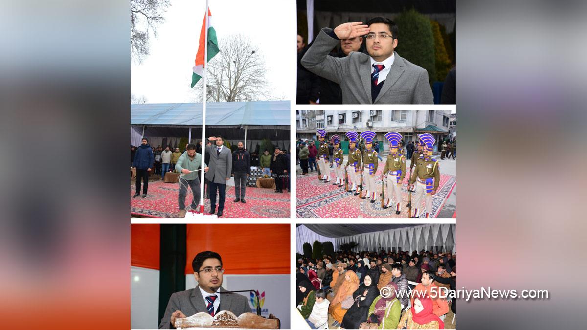 Faz Lul Haseeb, Commissioner SMC, Srinagar Municipal Corporation, SMC, CEO SSCL, Srinagar Smart City Limited, SSCL, Kashmir, Jammu And Kashmir, Jammu, Srinagar, Republic Day, Republic Day 2026, 77th Republic Day, National Flag