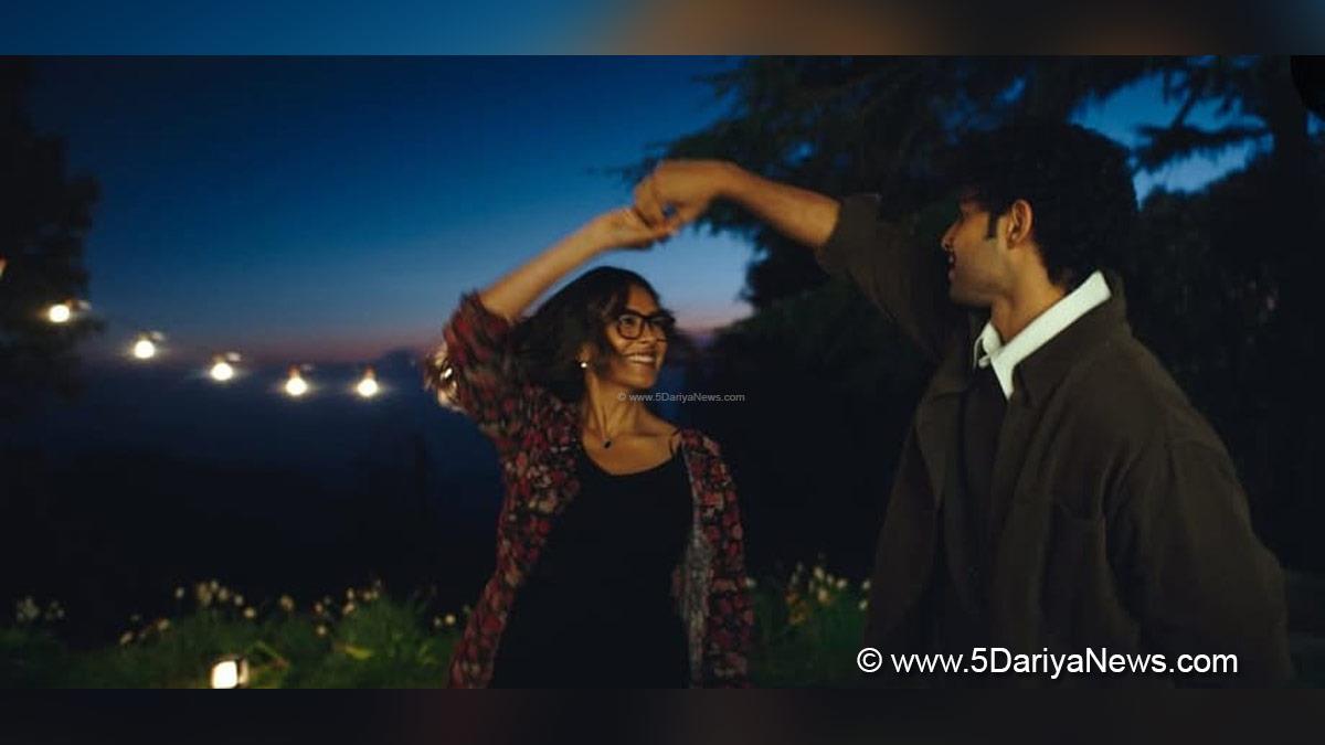Mrunal Thakur, Bollywood, Entertainment, Mumbai, Actor, Actress, Cinema, Hindi Films, Movie, Mumbai News, Siddhant Chaturvedi, Do Deewane Seher Mein