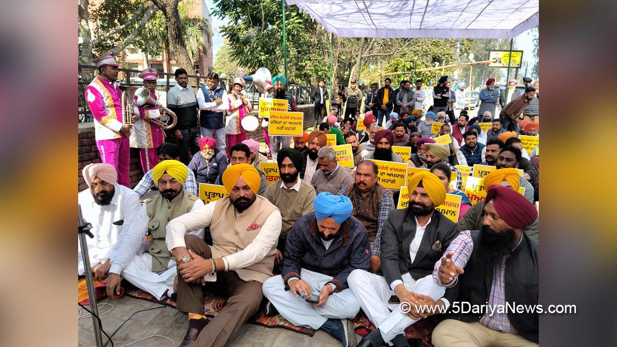 Protest, Agitation, Demonstration, Lakhbir Singh Rai, Fatehgarh Sahib, AAP, Aam Aadmi Party, Aam Aadmi Party Punjab, AAP Punjab, Ajay Singh Libra, Gurpreet Singh GP