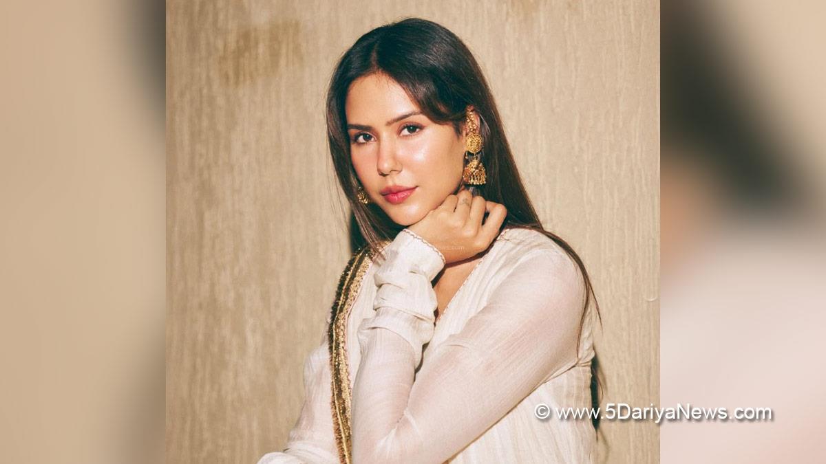 Sonam Bajwa, Pollywood, Entertainment, Actress, Cinema, Punjabi Films, Movie