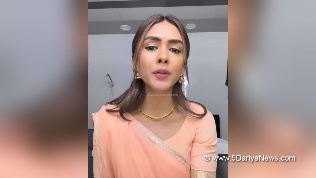 Mrunal Thakur channels her inner singer, says 'Grammy Loading'