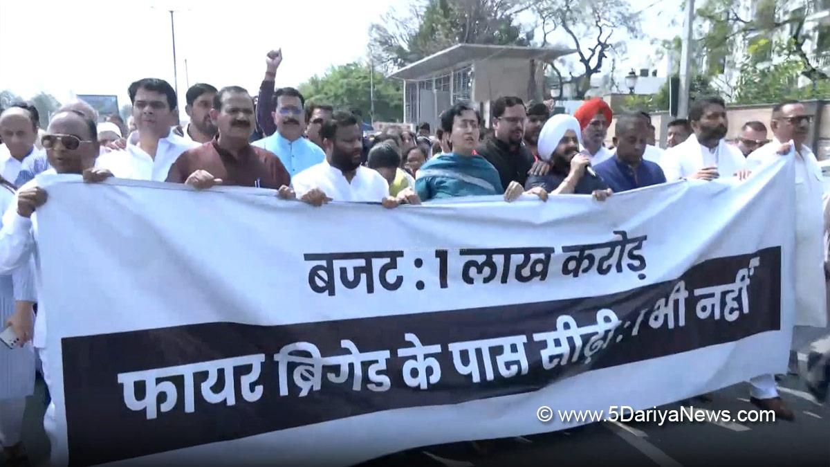 Atishi, Protest, New Delhi
