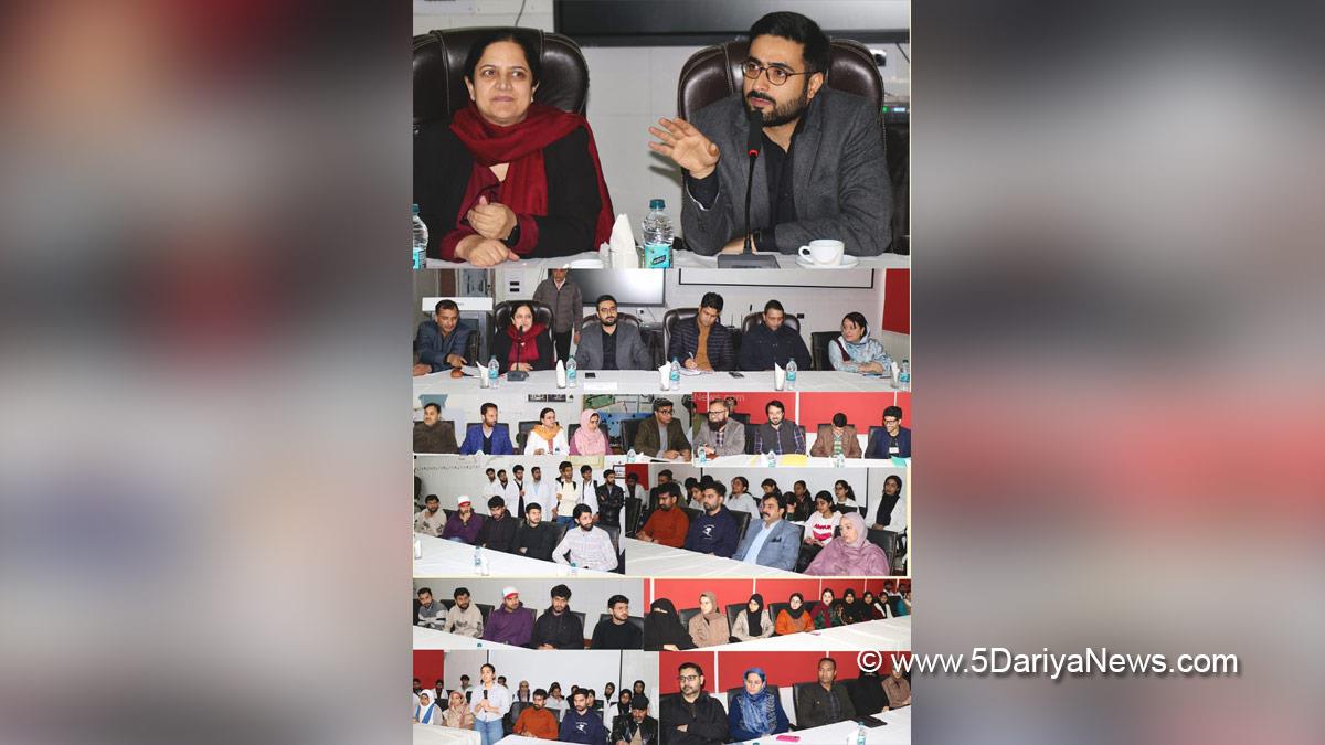 Akshay Labroo, Prof Iffat Hassan Shah
